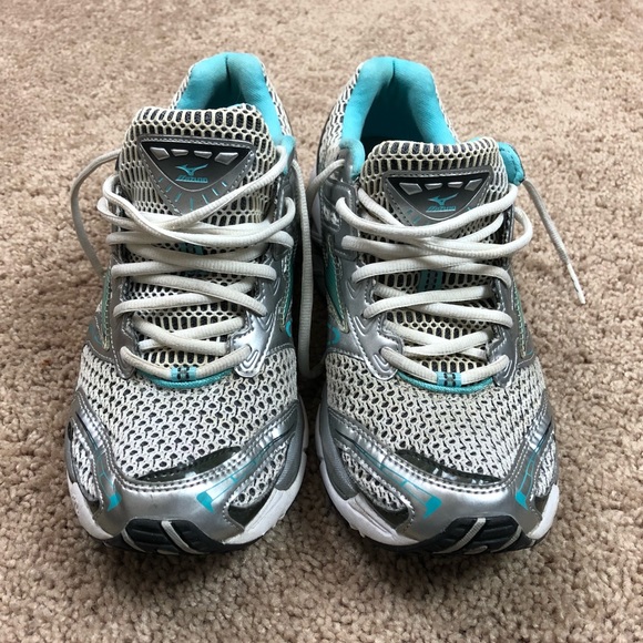 mizuno wave nirvana 6